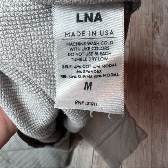 💚LNA distressed top - Picture 7 of 7